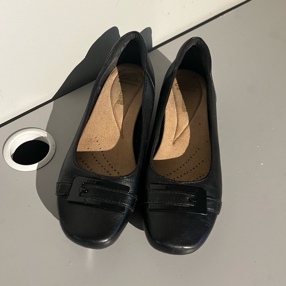 Black Clarks flats with buckle across front women’s 7 - Picture 3 of 6